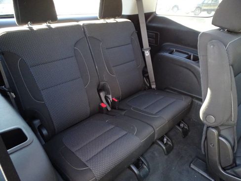 Used 2023 GMC Acadia Elevation image 43