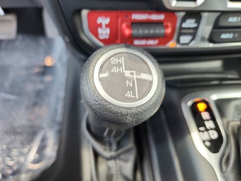 New 2024 Jeep Wrangler Unlimited Rubicon w/ Convenience Group image 33