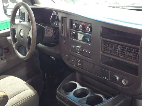 Used 2017 Chevrolet Express 3500 image 8