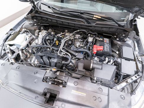 Used 2024 Nissan Altima 2.5 SR FWD image 29