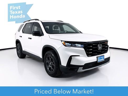 Used 2025 Honda Pilot TrailSport image 1