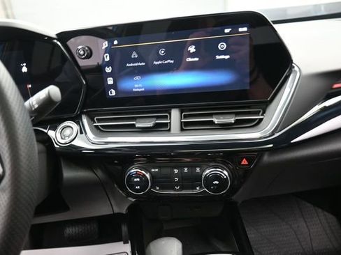 Used 2025 Chevrolet Trax RS w/ Sunroof Package FWD image 10