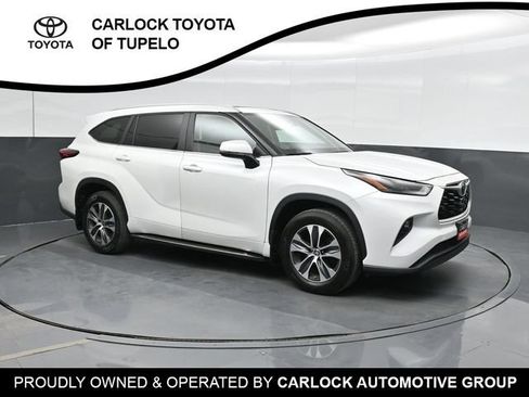 Used 2023 Toyota Highlander XLE AWD/4WD image 6