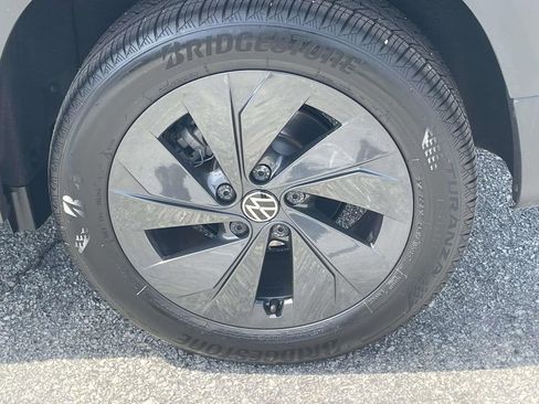 Certified 2025 Volkswagen Taos S FWD image 7
