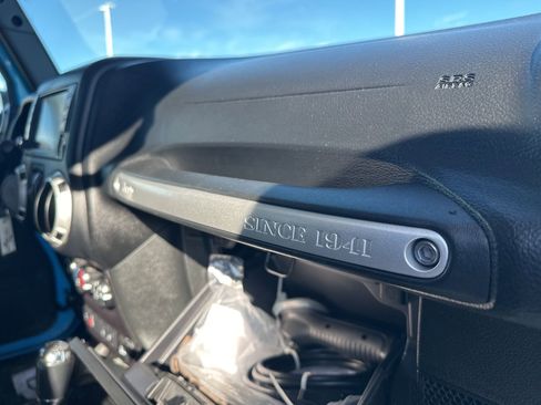 Used 2018 Jeep Wrangler Unlimited Rubicon w/ Cold Weather Group AWD/4WD image 39