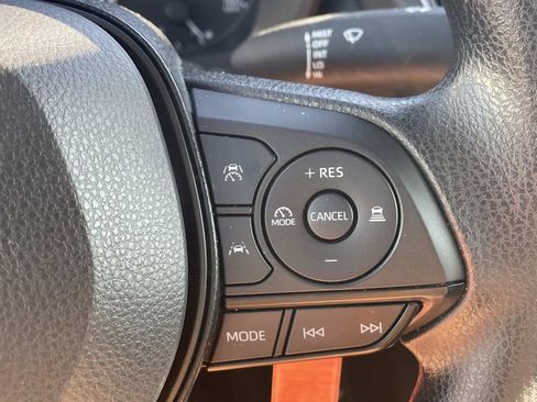 Used 2025 Toyota Corolla LE FWD image 30