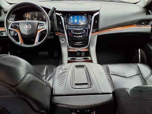 Used 2015 Cadillac Escalade Luxury image 10