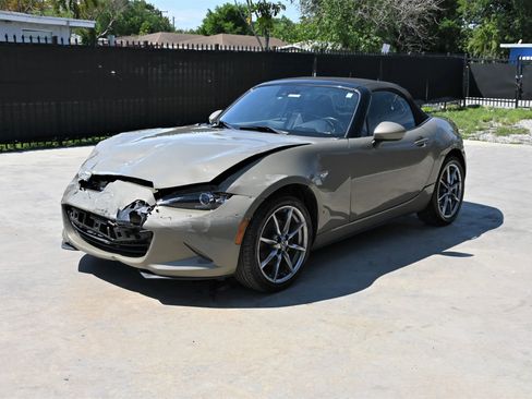 Used 2023 MAZDA MX-5 Miata Grand Touring image 2