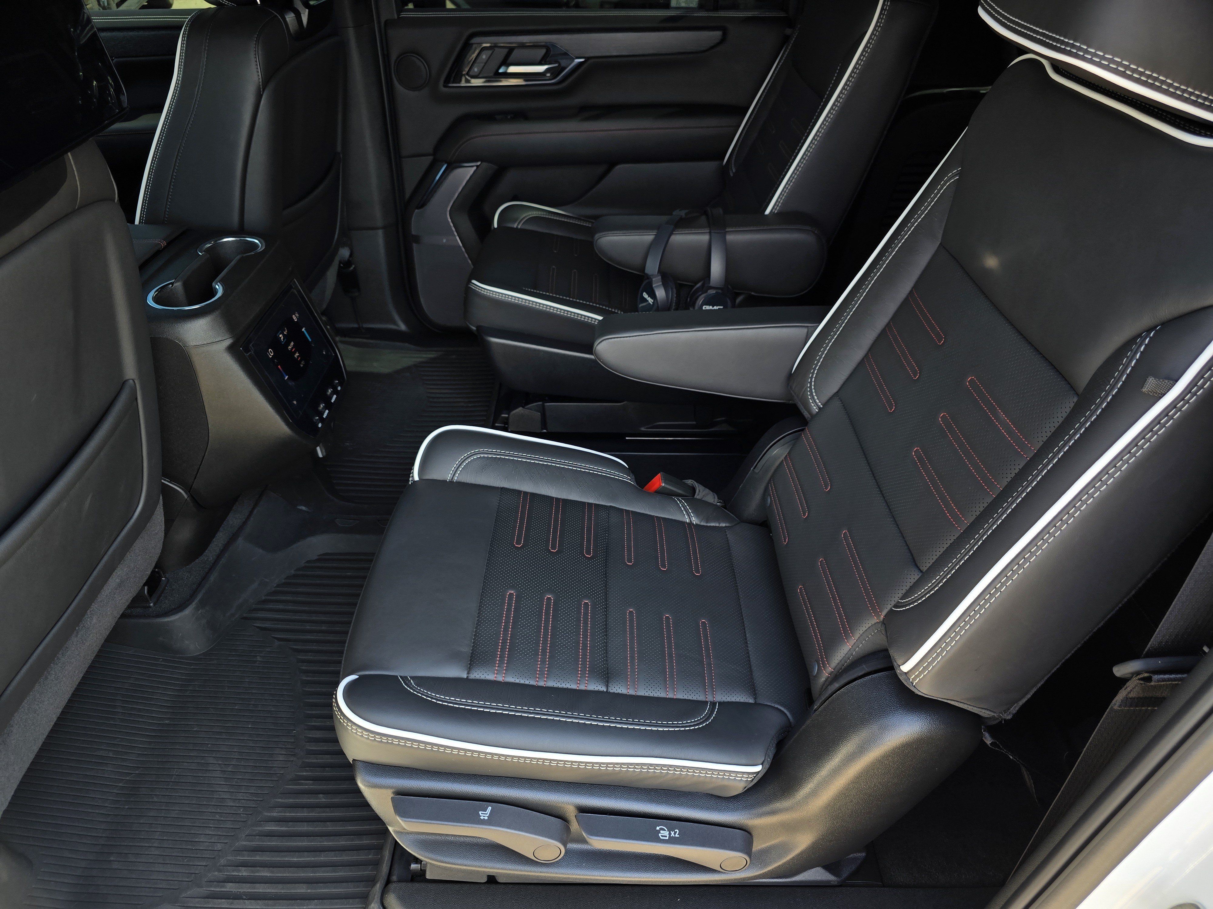 Used 2025 GMC Yukon XL AT4 Ultimate w/ LPO, AT4 Appearance Package AWD/4WD image 25