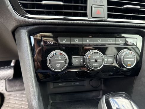 New 2024 Volkswagen Taos SE AWD/4WD image 32