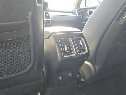 Used 2023 Kia Sorento EX AWD/4WD image 26