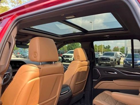 Used 2021 Cadillac Escalade Premium Luxury w/ LPO, Illumination Package AWD/4WD image 27