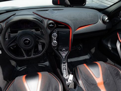 Used 2020 McLaren 720S Performance RWD image 32