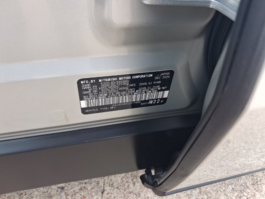 Used 2025 Mitsubishi Outlander SE AWD/4WD image 3
