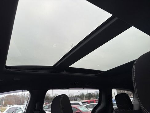 Used 2021 Chrysler Pacifica Touring w/ Uconnect Theater Family Group image 20