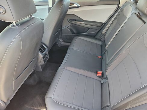 Used 2024 Volkswagen Taos SE image 31