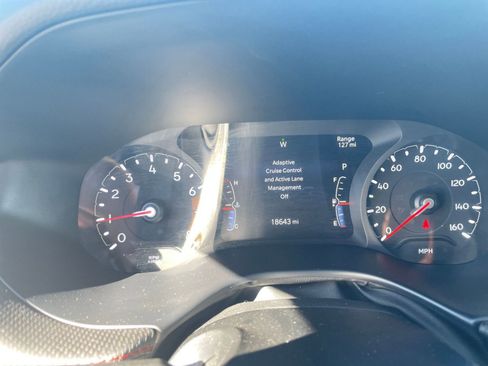 Used 2025 Jeep Compass Trailhawk image 40