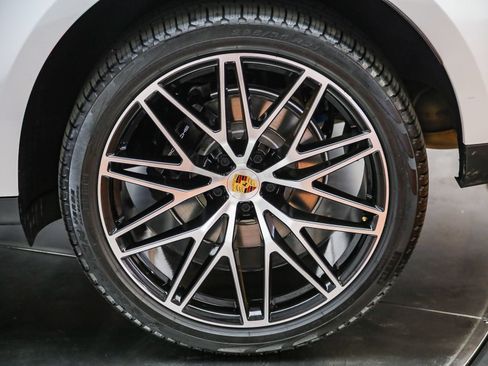 Certified 2026 Porsche Macan AWD/4WD image 47