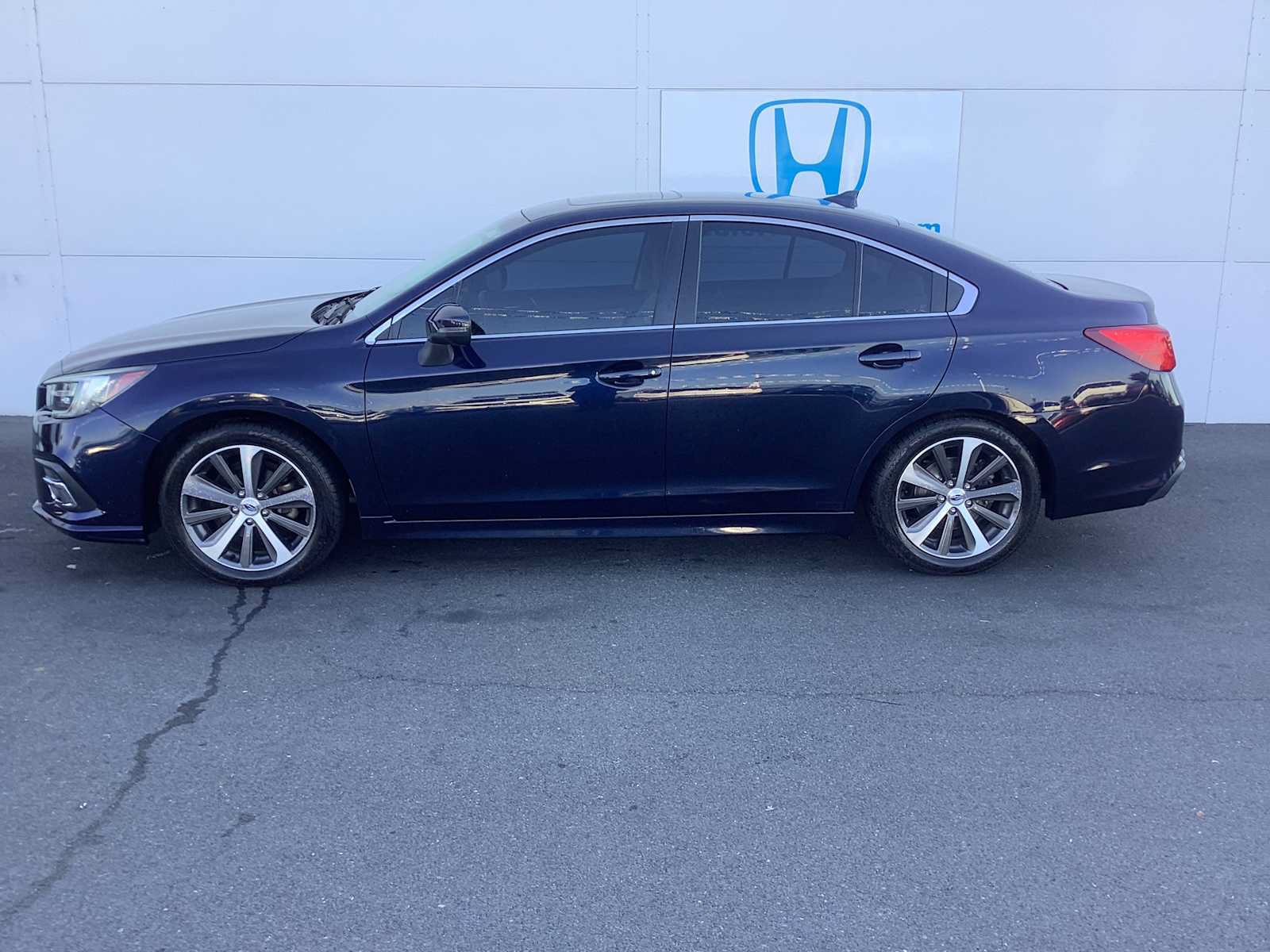 Used 2018 Subaru Legacy 2.5i Limited AWD/4WD image 2
