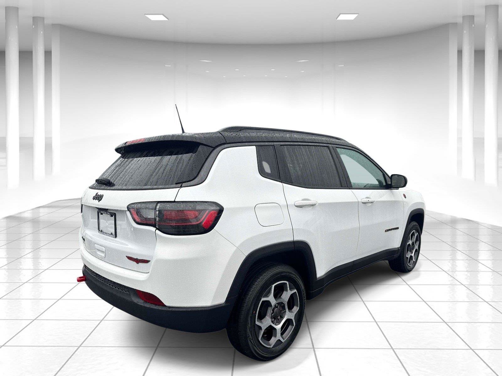 Used 2022 Jeep Compass Trailhawk w/ Trailhawk Elite Group AWD/4WD image 3