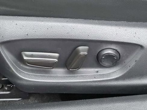 Used 2018 Toyota Camry XLE image 17