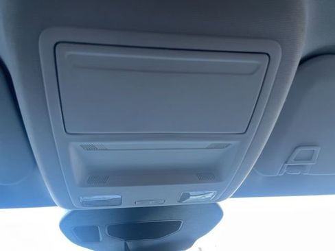 Used 2021 Ford Escape SE w/ SE Sport Appearance Package image 24