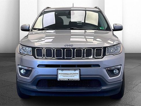 Used 2019 Jeep Compass Latitude image 2