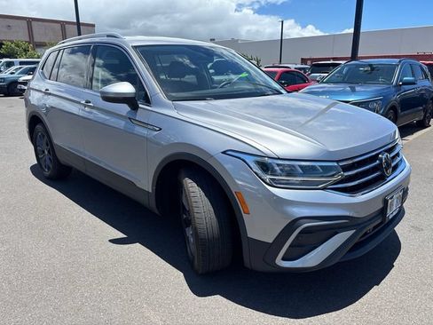 Used 2023 Volkswagen Tiguan SE FWD image 3