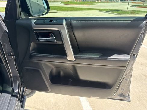 Used 2019 Toyota 4Runner SR5 Premium RWD image 10