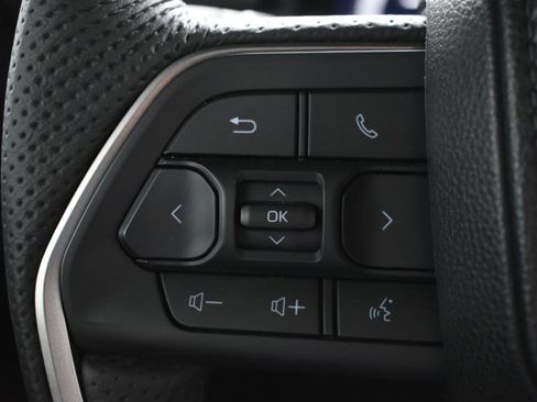 Used 2025 Toyota Tacoma TRD Sport AWD/4WD image 18