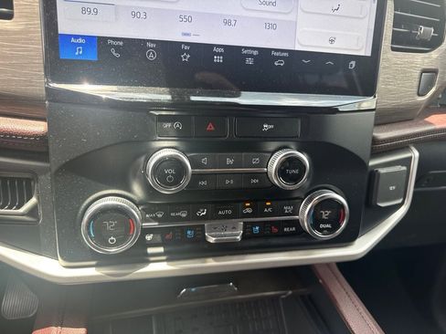 Used 2024 Ford Expedition Limited RWD image 14