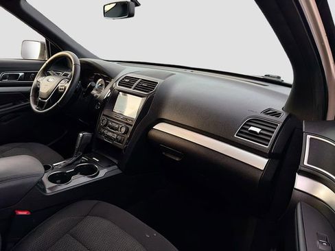 Used 2017 Ford Explorer XLT w/ Equipment Group 201A image 28