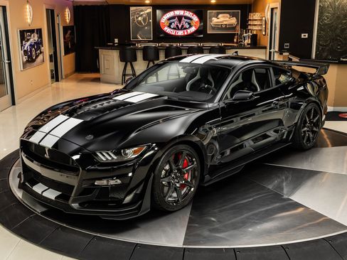 Used 2020 Ford Mustang Shelby GT500 w/ Carbon Fiber Track Pack image 5