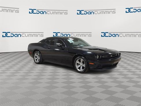 Used 2016 Dodge Challenger SXT image 2