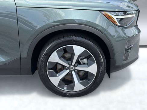 Certified 2026 Volvo XC40 B5 Plus AWD/4WD image 12