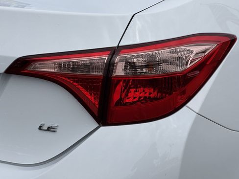 Used 2019 Toyota Corolla LE w/ Carpet Mat Package (TMS) FWD image 12