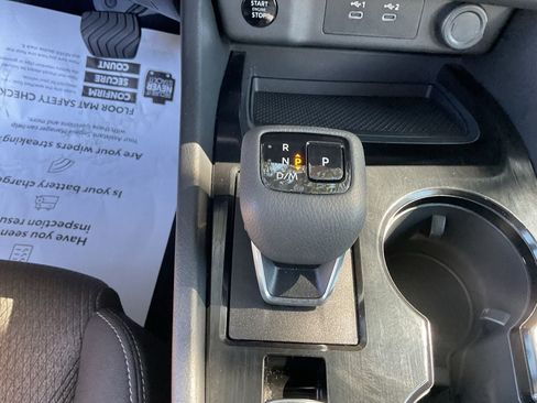 Used 2025 Nissan Rogue SV FWD image 22