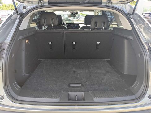 Used 2025 Chevrolet Trax LT FWD image 12