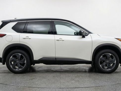 Used 2025 Nissan Rogue SV AWD/4WD image 11