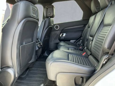 Used 2023 Land Rover Discovery S R-Dynamic image 13