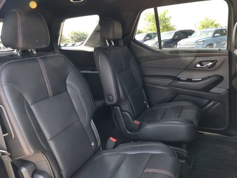 Used 2023 Chevrolet Traverse RS FWD image 36