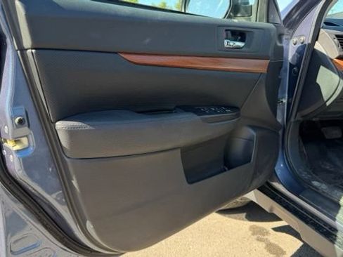 Used 2013 Subaru Outback 2.5i Limited AWD/4WD image 21