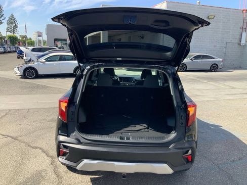 Used 2024 Kia Seltos LX AWD/4WD image 7