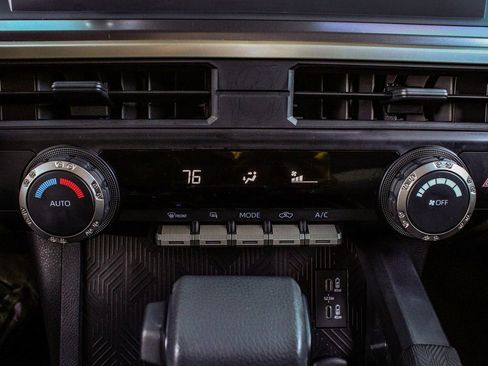 Used 2024 Toyota Tacoma TRD Off-Road image 21