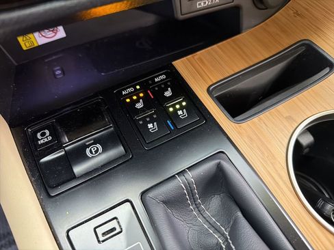 Used 2021 Lexus RX 350L Premium image 19