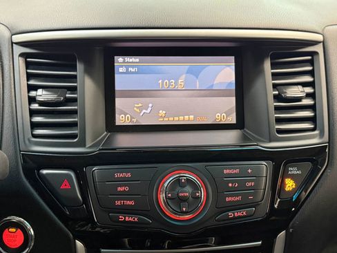 Used 2014 Nissan Pathfinder SV FWD image 34