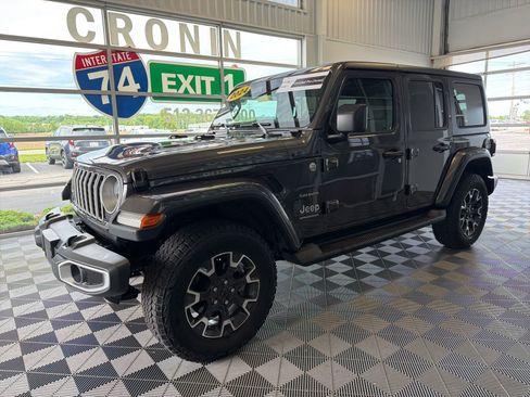 Used 2024 Jeep Wrangler Unlimited Sahara AWD/4WD image 3