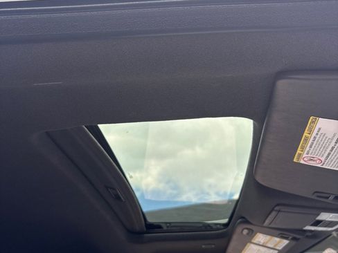 Used 2015 Ford F250 Lariat w/ Lariat Ultimate Package AWD/4WD image 11