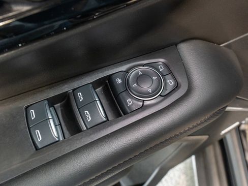 Used 2025 Chevrolet Tahoe High Country image 15