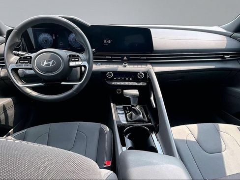 Used 2025 Hyundai Elantra SEL FWD image 14